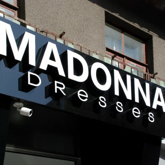 Вывеска для магазина Madonna ➤Наружная реклама ➥Компания Smart Group